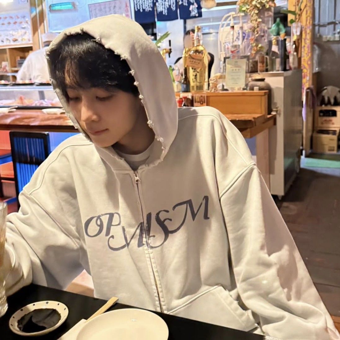 A moment captured by Jeonghan (SEVENTEEN)'s fan