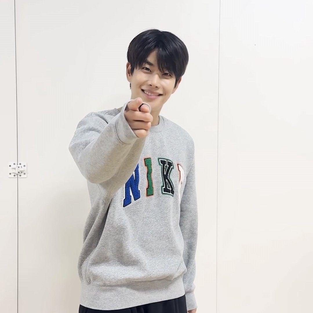 Behind-the-scenes cut of MJ (ASTRO)