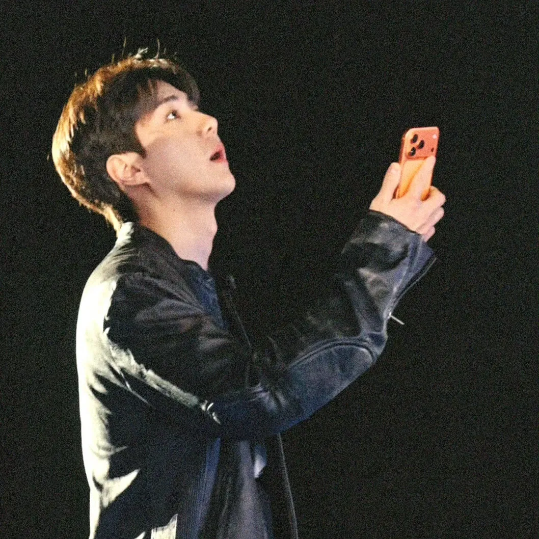 Foto aktivitas terbaru Sehun (EXO)