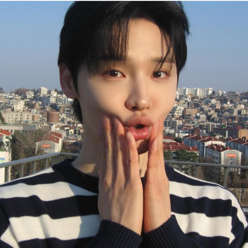 Foto aktivitas terbaru Jeon Woong (AB6IX)