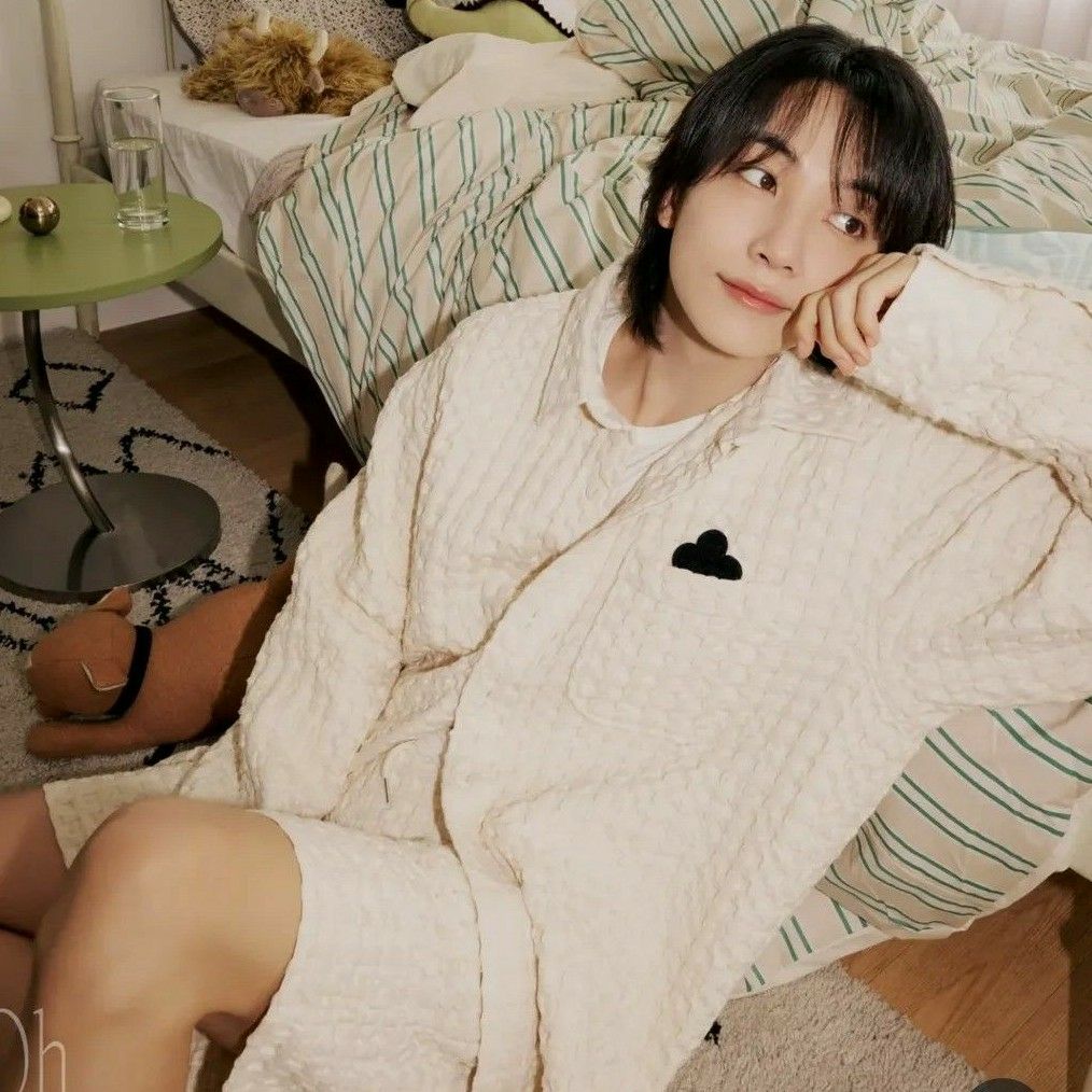 A moment captured by Jeonghan (SEVENTEEN)'s fan