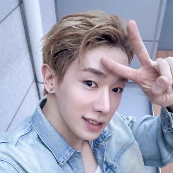 A moment captured by Wonho's fan