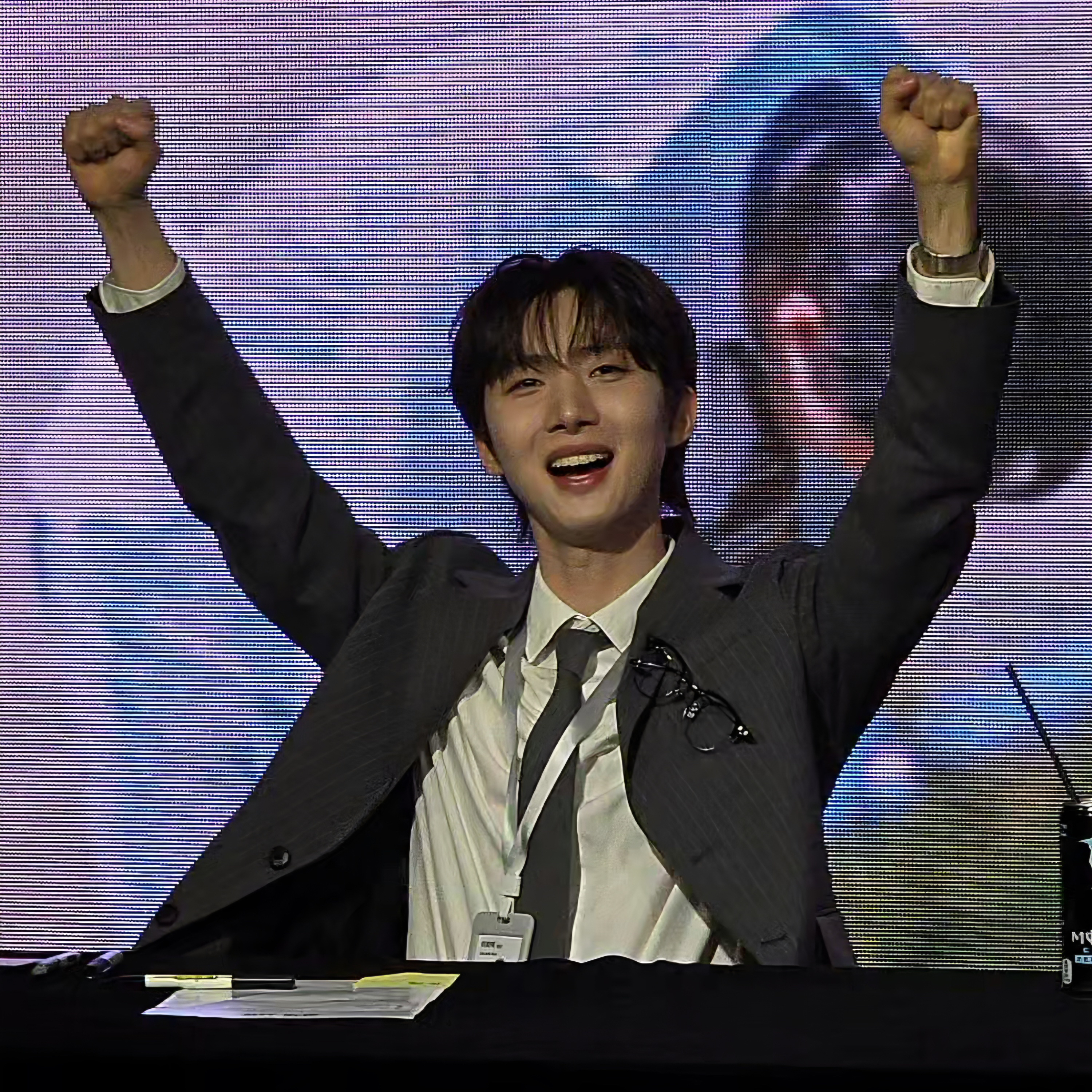 Recent activity shot of Hui (PENTAGON)