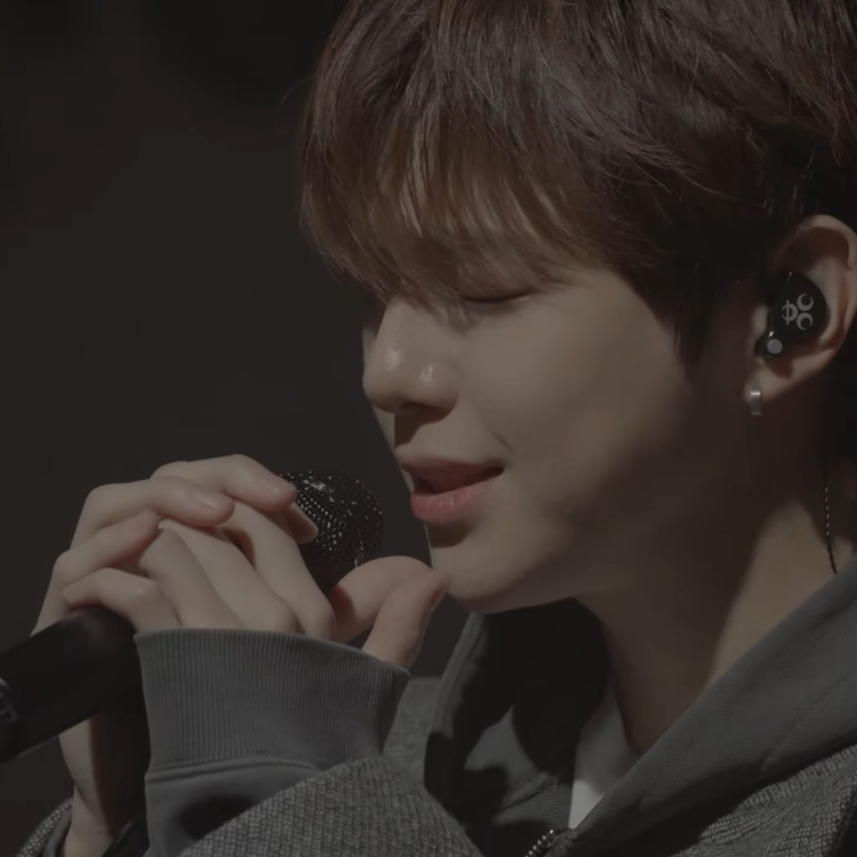 강다니엘의 비하인드 컷