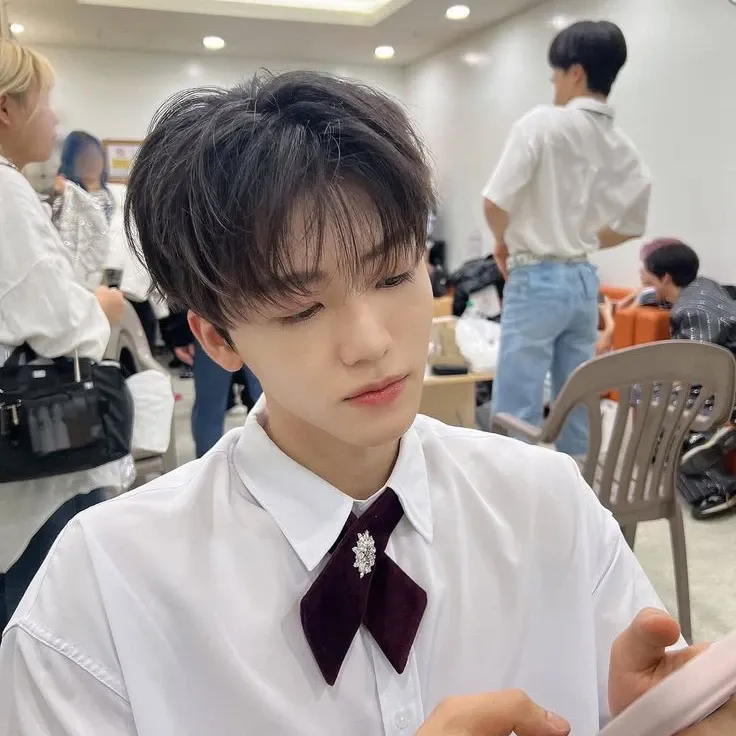 Feed komunitas K-pop terpanas hari ini