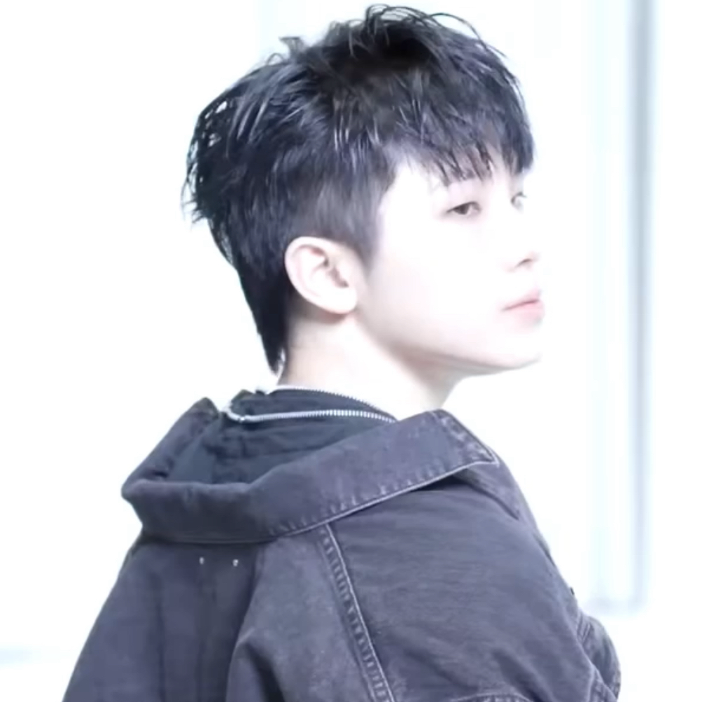 Woozi (SEVENTEEN)的最新照片
