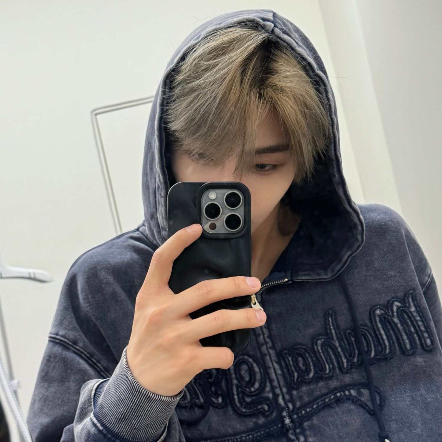 A moment captured by He Xinlong (ALPHA DRIVE ONE)'s fan