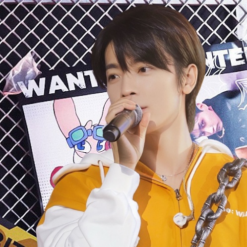 Momen yang diabadikan oleh penggemar Donghae (Super Junior)