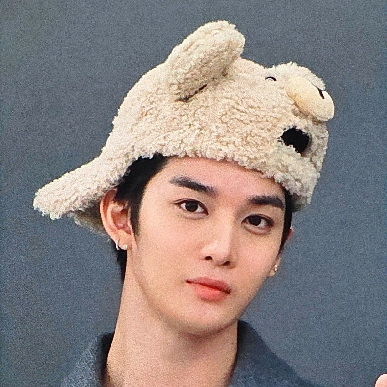 Behind-the-scenes cut of Bae Jinyoung