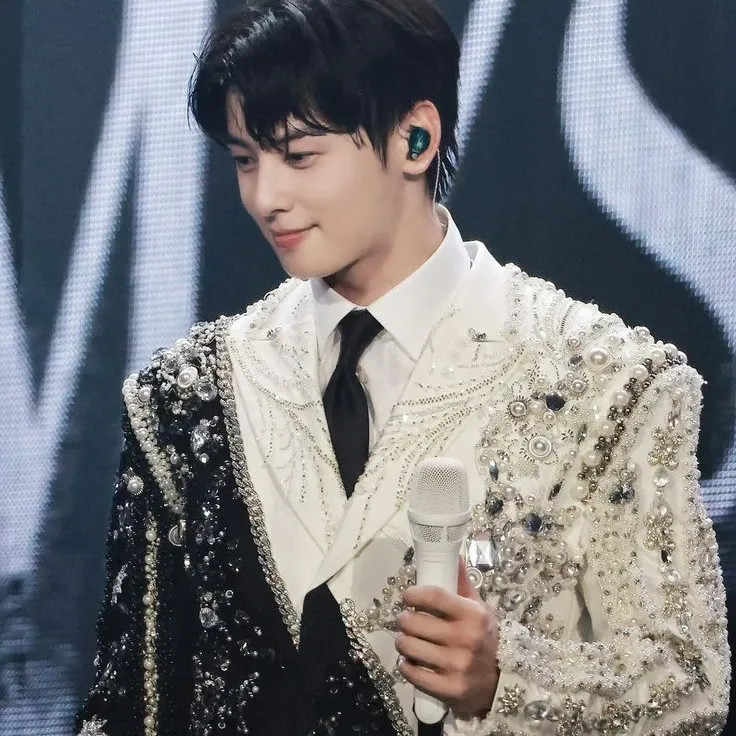 Recent activity shot of Eunwoo (ASTRO)
