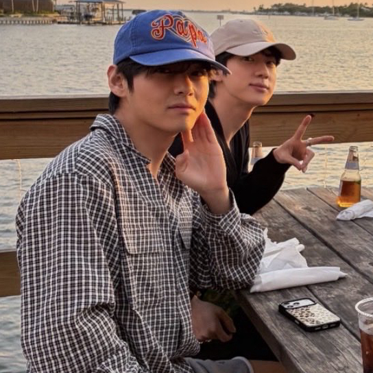 뷔 (방탄소년단)의 비하인드 컷