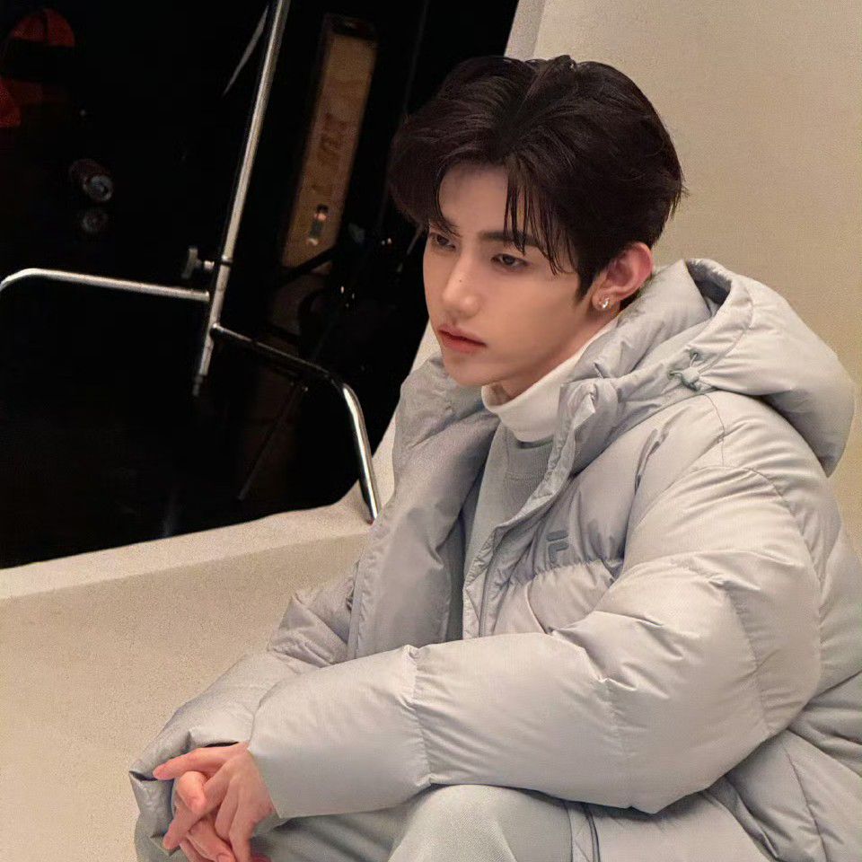 Latest photo of Zhang Hao (ZEROBASEONE)