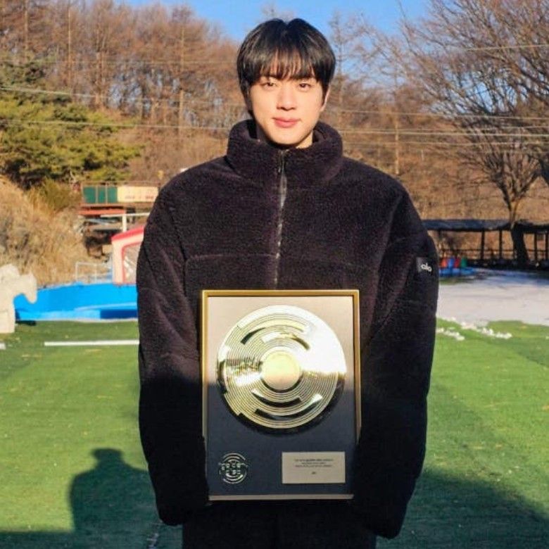 Foto aktivitas terbaru Jin (BTS)