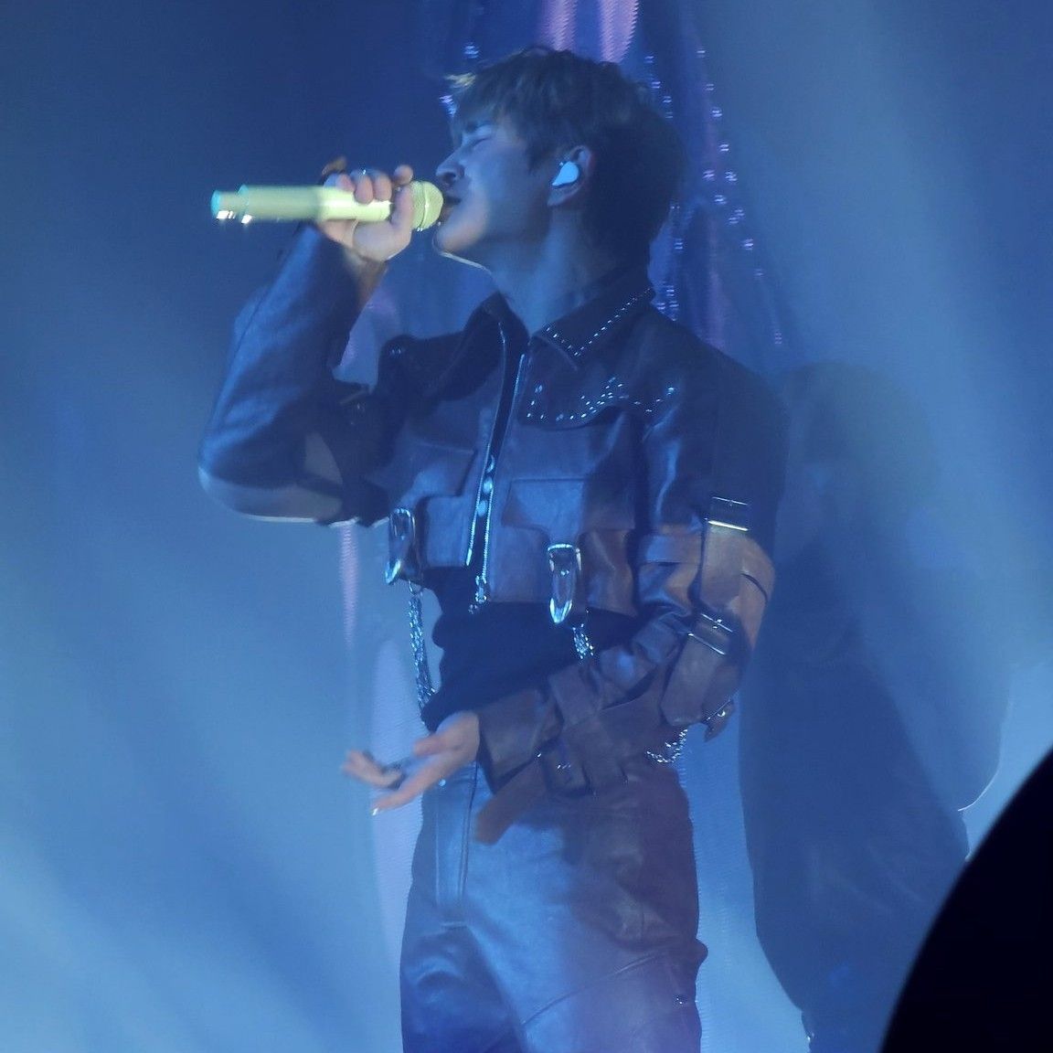 Potret di balik layar Onew (SHINee)