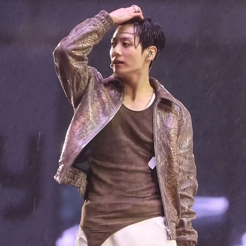 Foto aktivitas terbaru Jungkook (BTS)