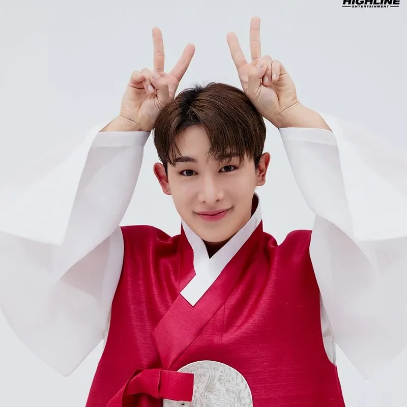 A moment captured by Wonho's fan