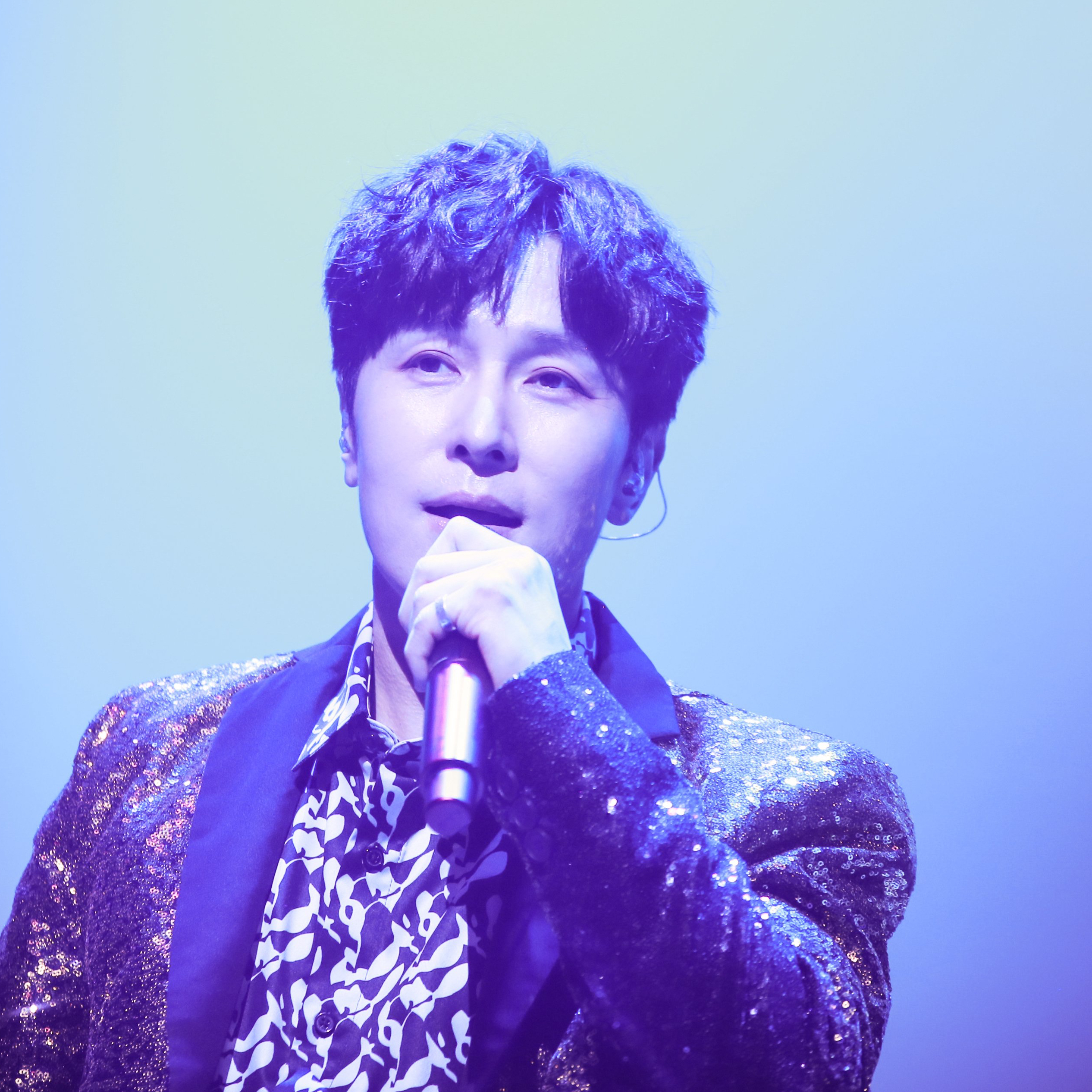 Foto terbaru Kim Dongwan (SHINHWA)