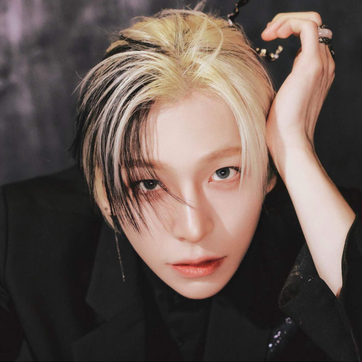Latest photo of Jiho (AMPERS&ONE)