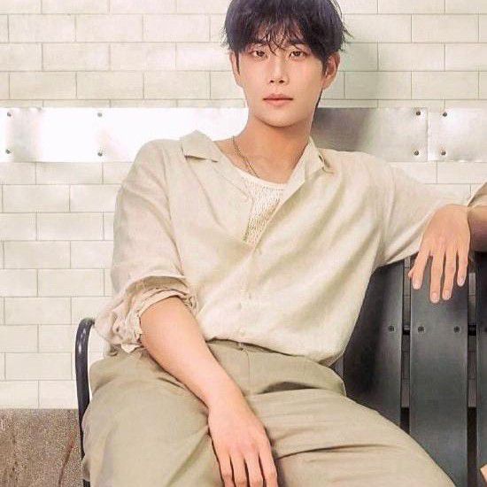 Behind-the-scenes cut of MJ (ASTRO)