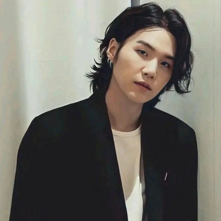 Foto aktivitas terbaru SUGA (BTS)