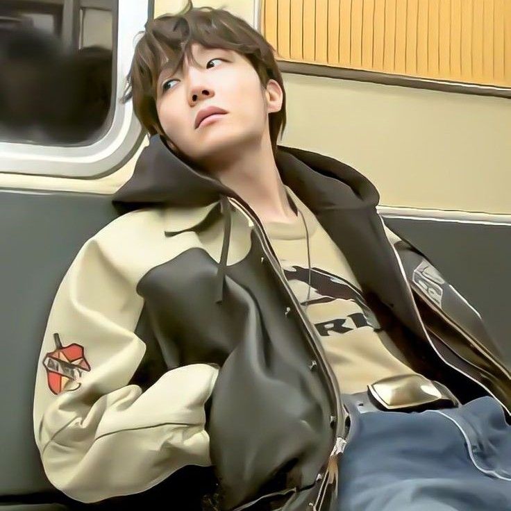 제이홉 (방탄소년단)의 최신 사진