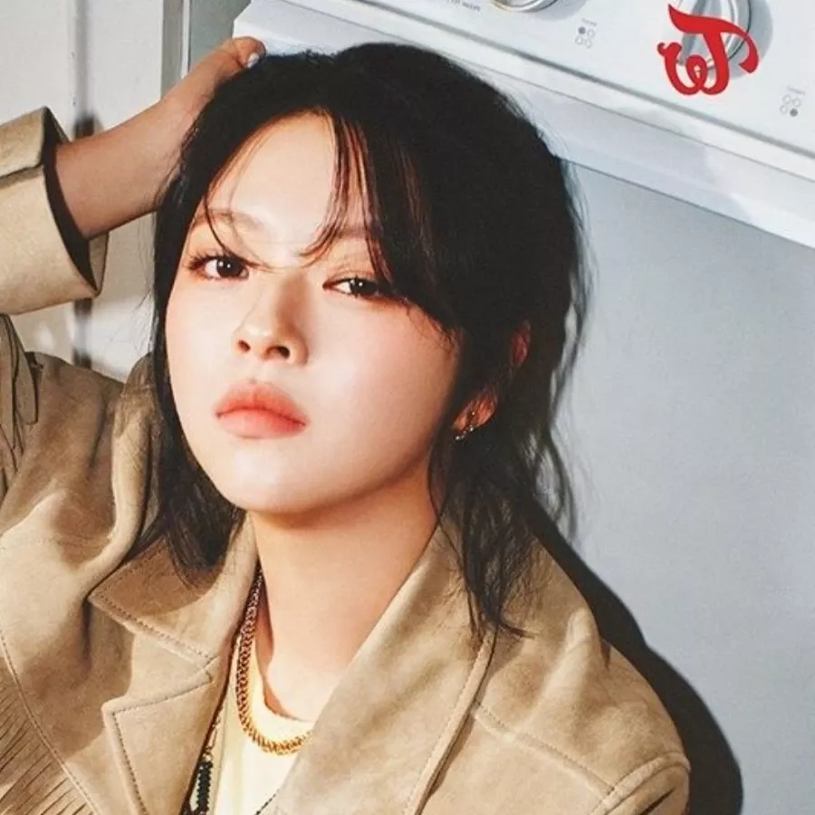 Behind-the-scenes cut of Jeongyeon (TWICE)