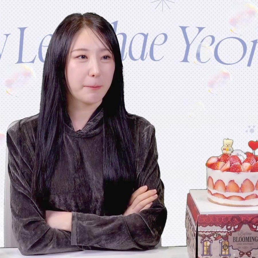 A moment captured by Lee Chaeyeon's fan