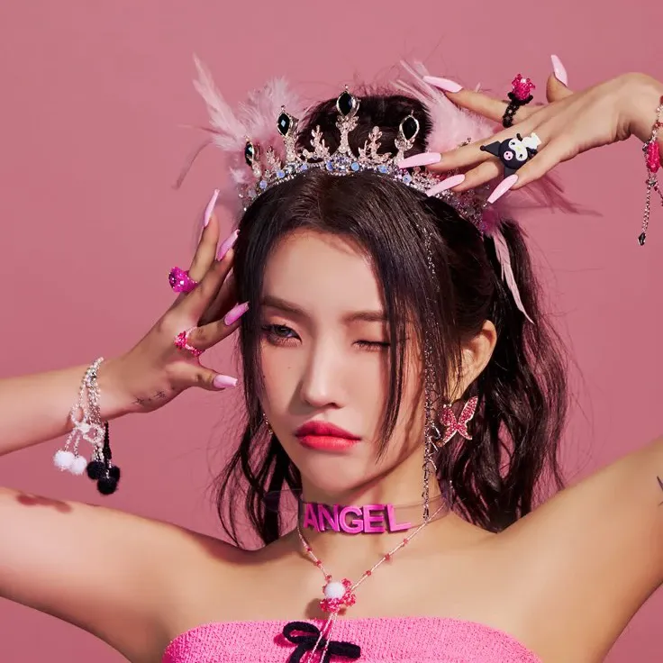 Behind-the-scenes cut of Soyeon (i-dle)