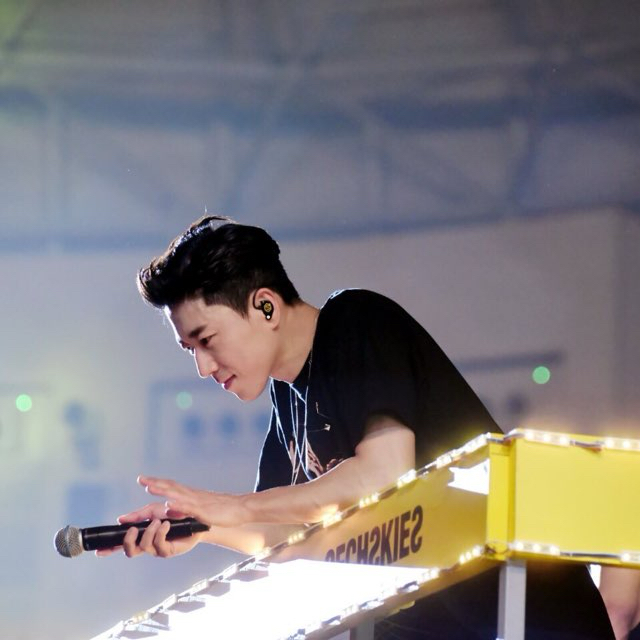 Recent activity shot of SECHSKIES