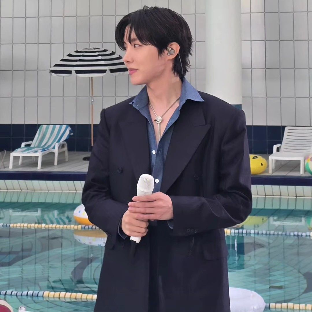 Momen yang diabadikan oleh penggemar j-hope (BTS)