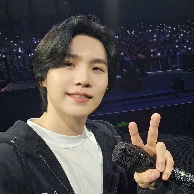 Foto aktivitas terbaru SUGA (BTS)