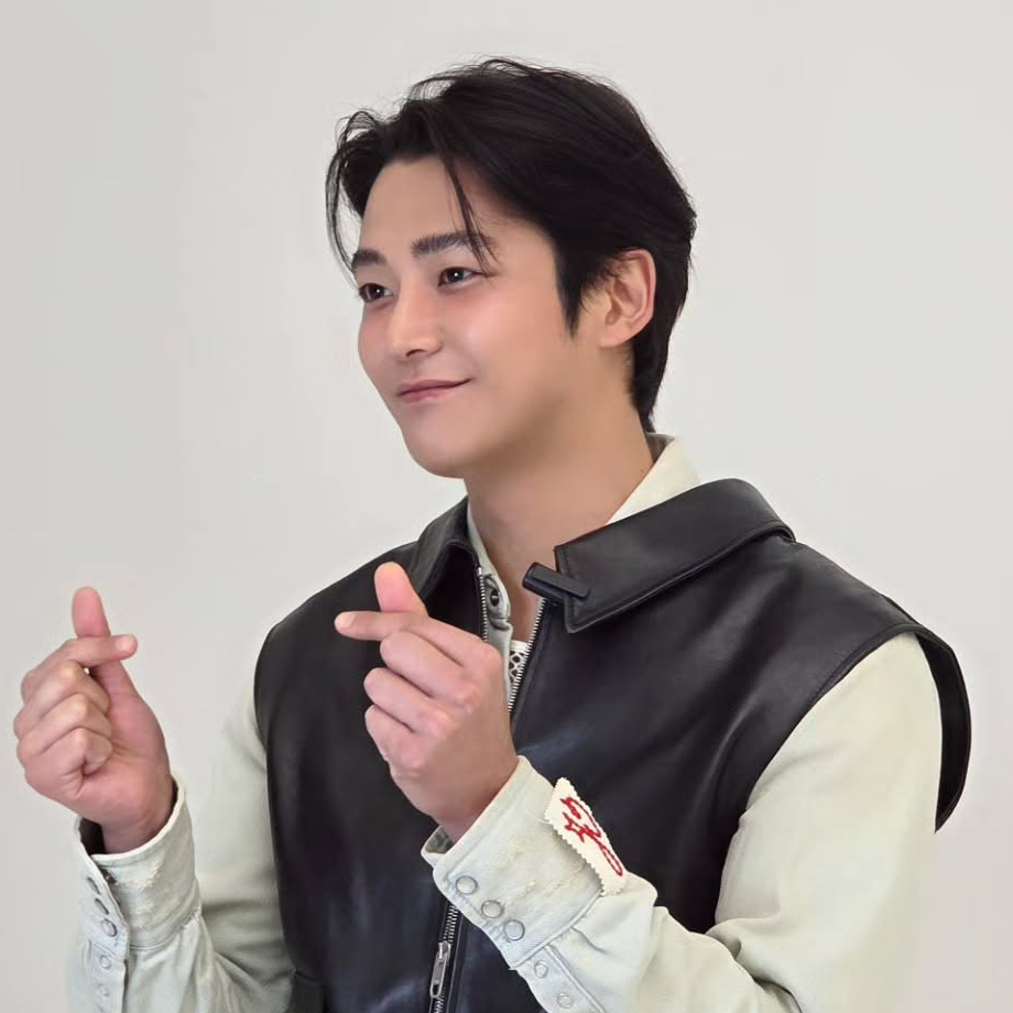 A moment captured by Rowoon's fan