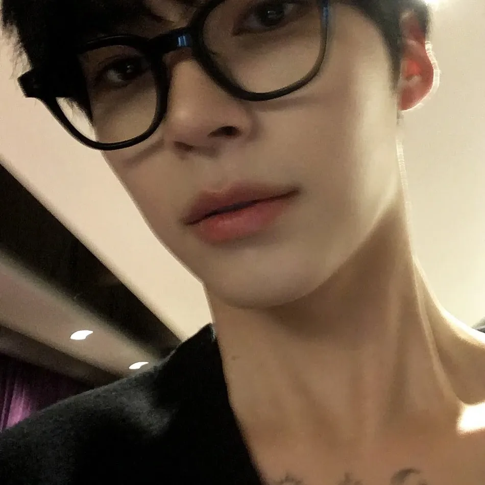 ソン・ハンビン (ZEROBASEONE)の舞台裏ショット