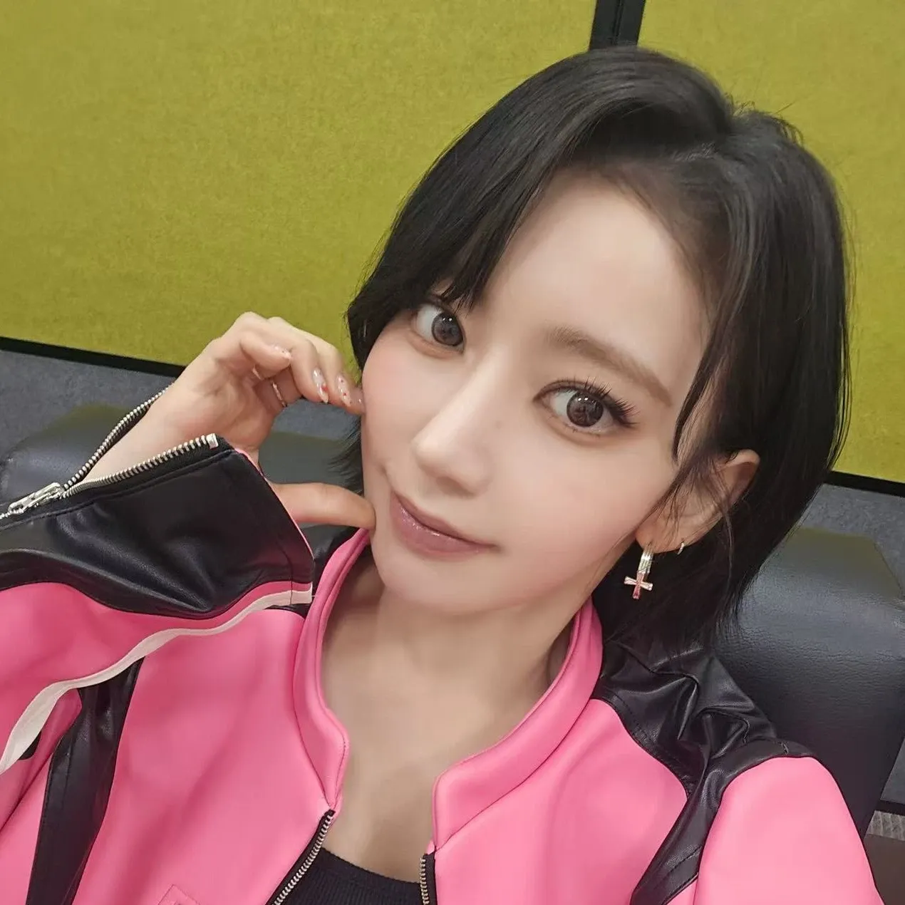 Recent activity shot of Sakura (LE SSERAFIM)