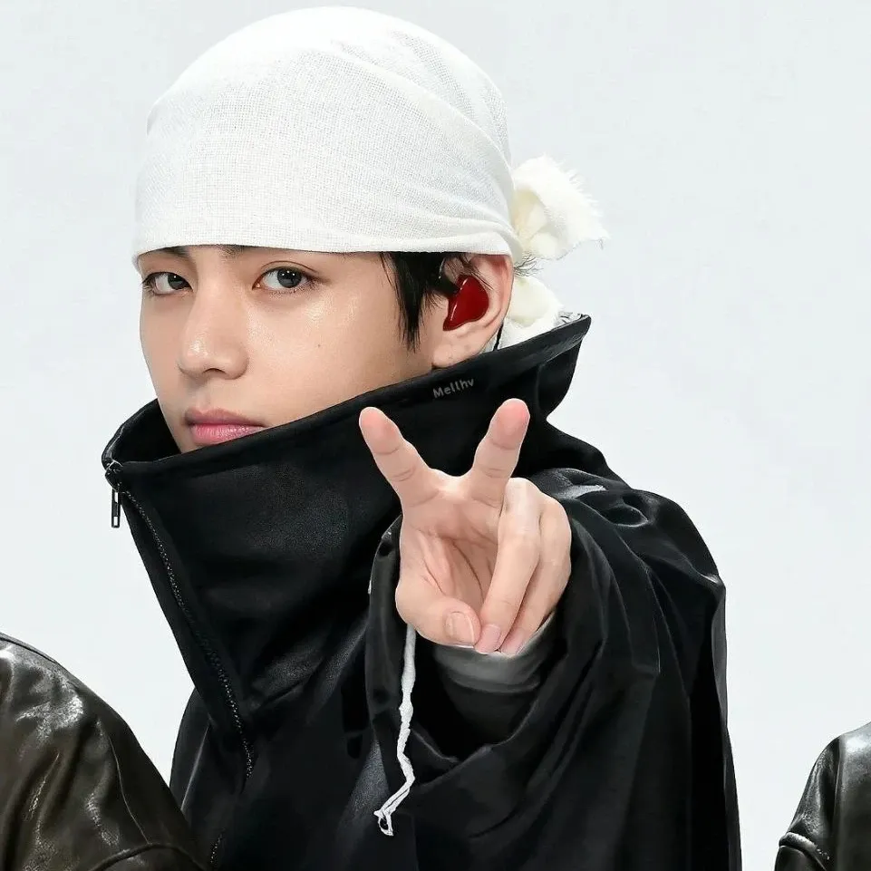 뷔 (방탄소년단)의 최신 사진