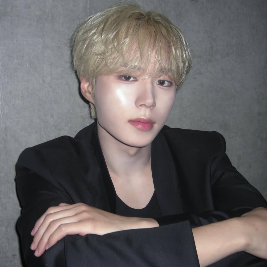 Behind-the-scenes cut of Kim Junseo (ALPHA DRIVE ONE)