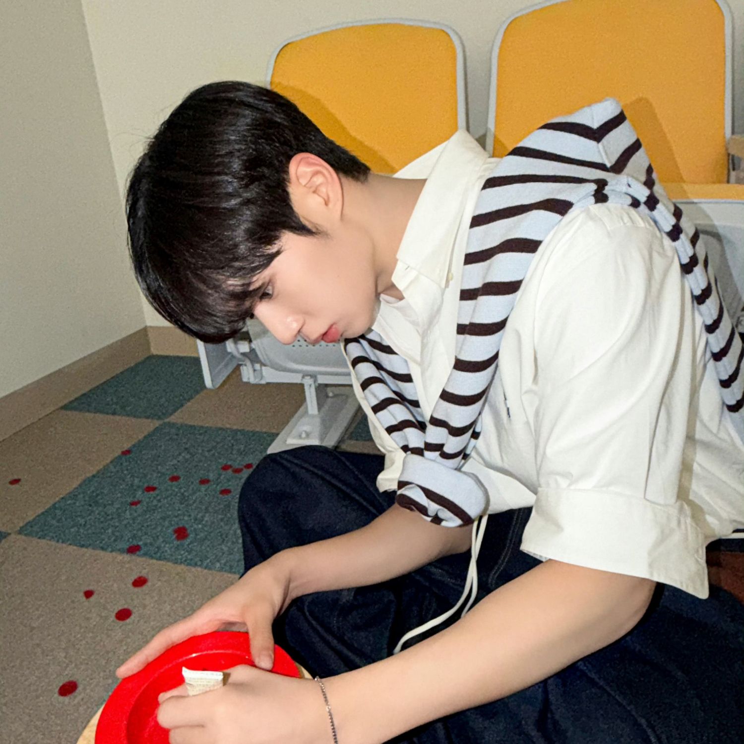 Behind-the-scenes cut of Kim Junseo (ALPHA DRIVE ONE)