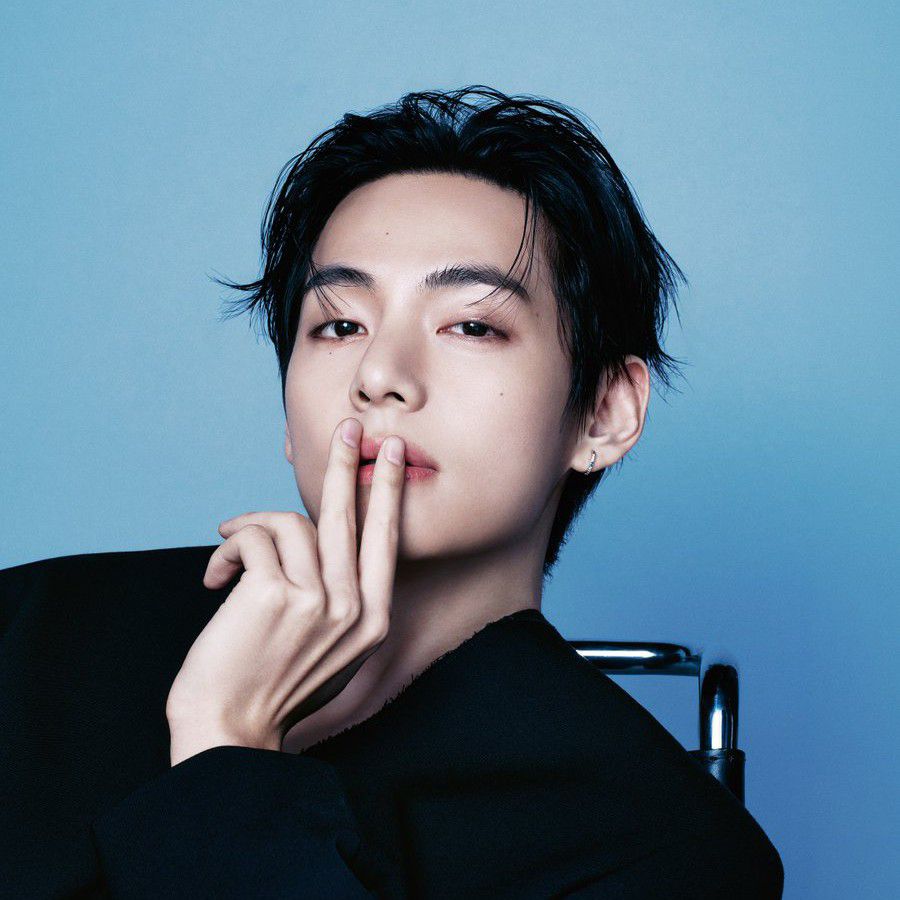 뷔 (방탄소년단)의 최신 사진