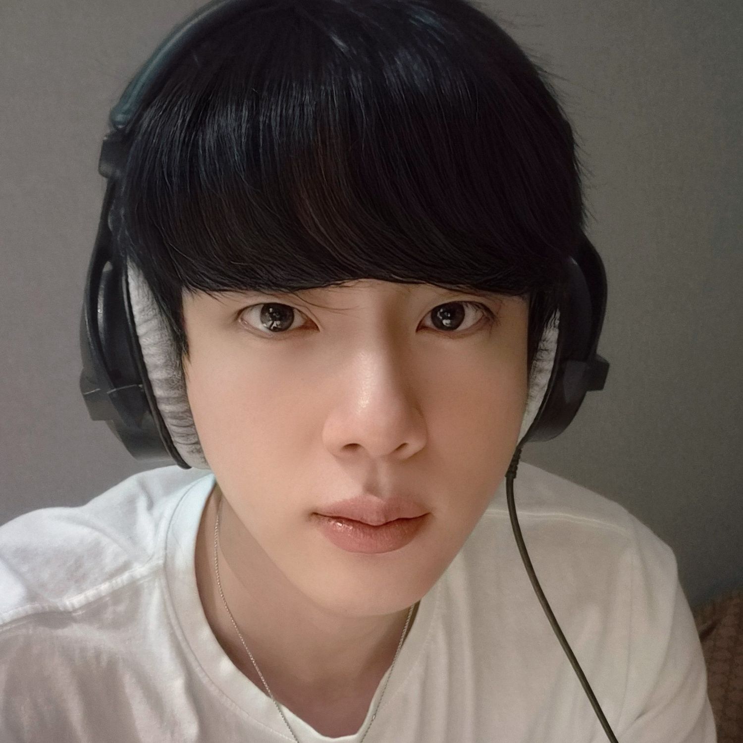 Foto aktivitas terbaru Jin (BTS)