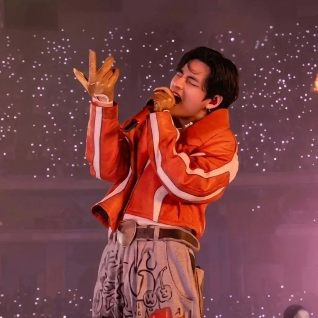 Recent activity shot of V (BTS)