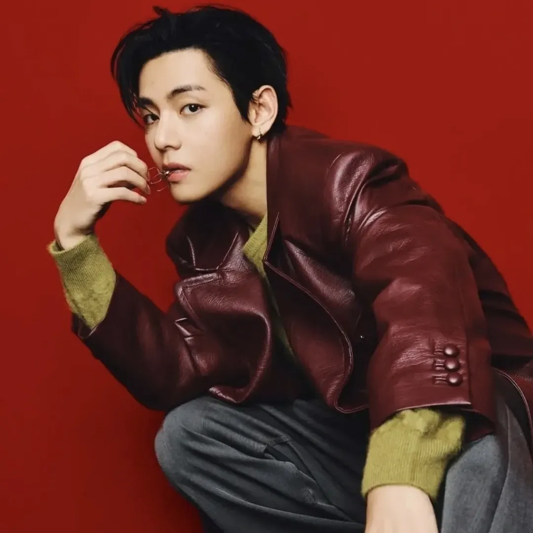 Recent activity shot of V (BTS)