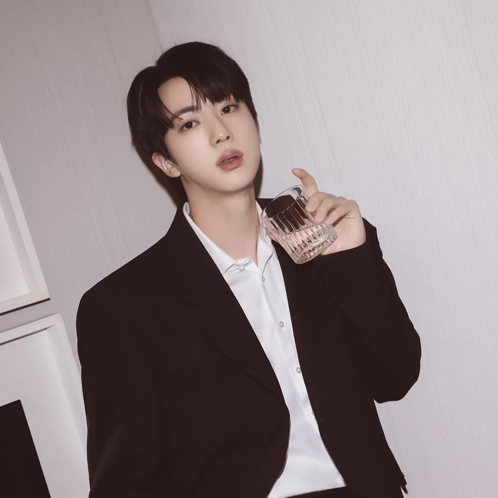 진 (방탄소년단)의 비하인드 컷