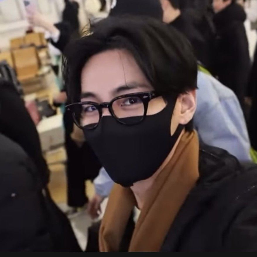 Latest photo of V (BTS)