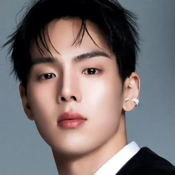 Recent activity shot of Shownu (MONSTA X)