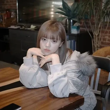 Behind-the-scenes cut of Jeongyeon (TWICE)