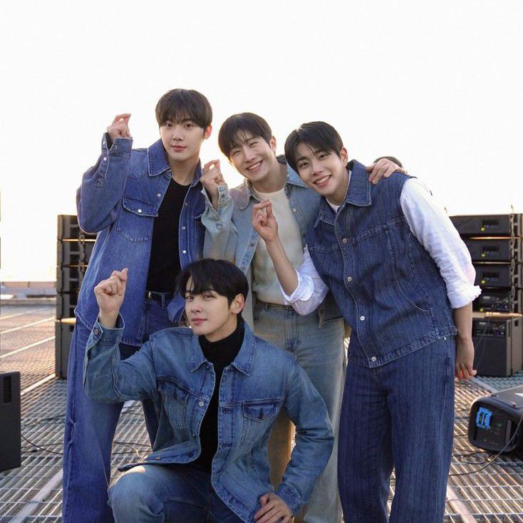 ASTRO的最新照片