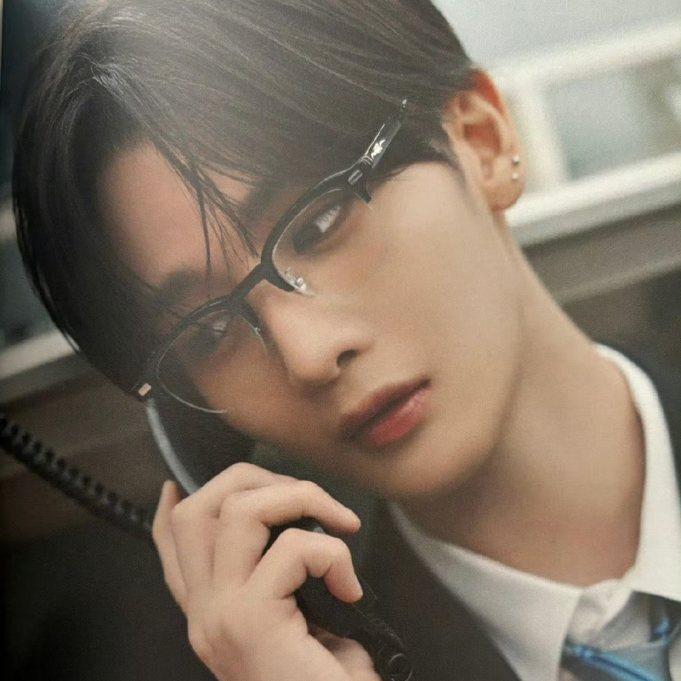 Behind-the-scenes cut of Bae Jinyoung