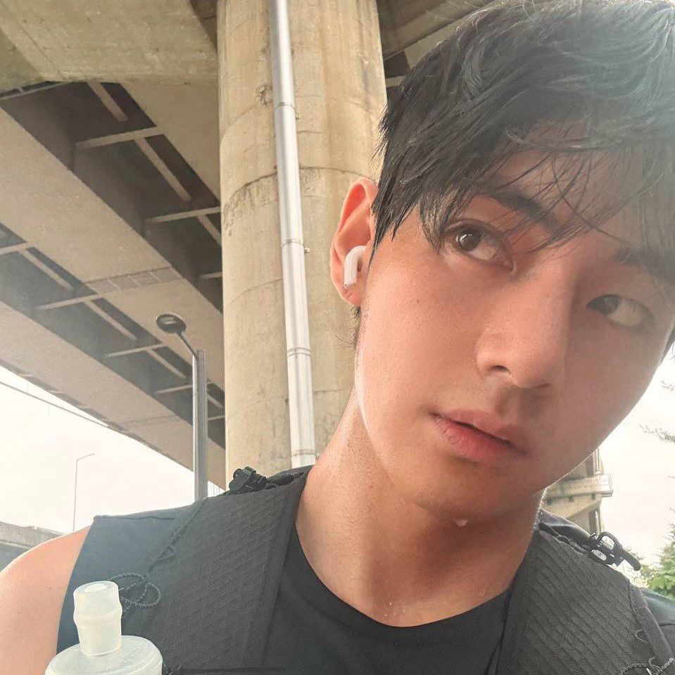 뷔 (방탄소년단) 최근 활동샷