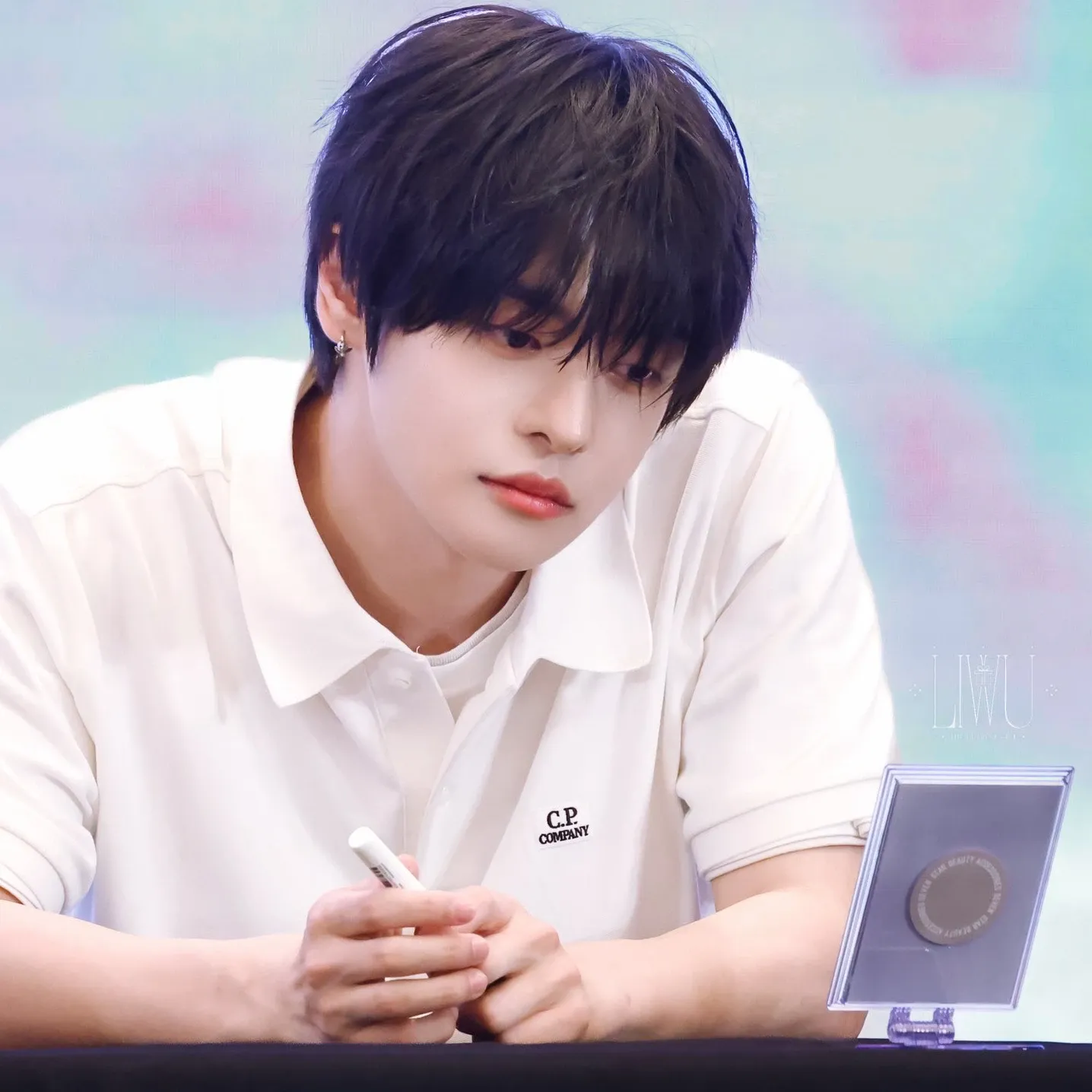 A moment captured by Lee Leo (ALPHA DRIVE ONE)'s fan