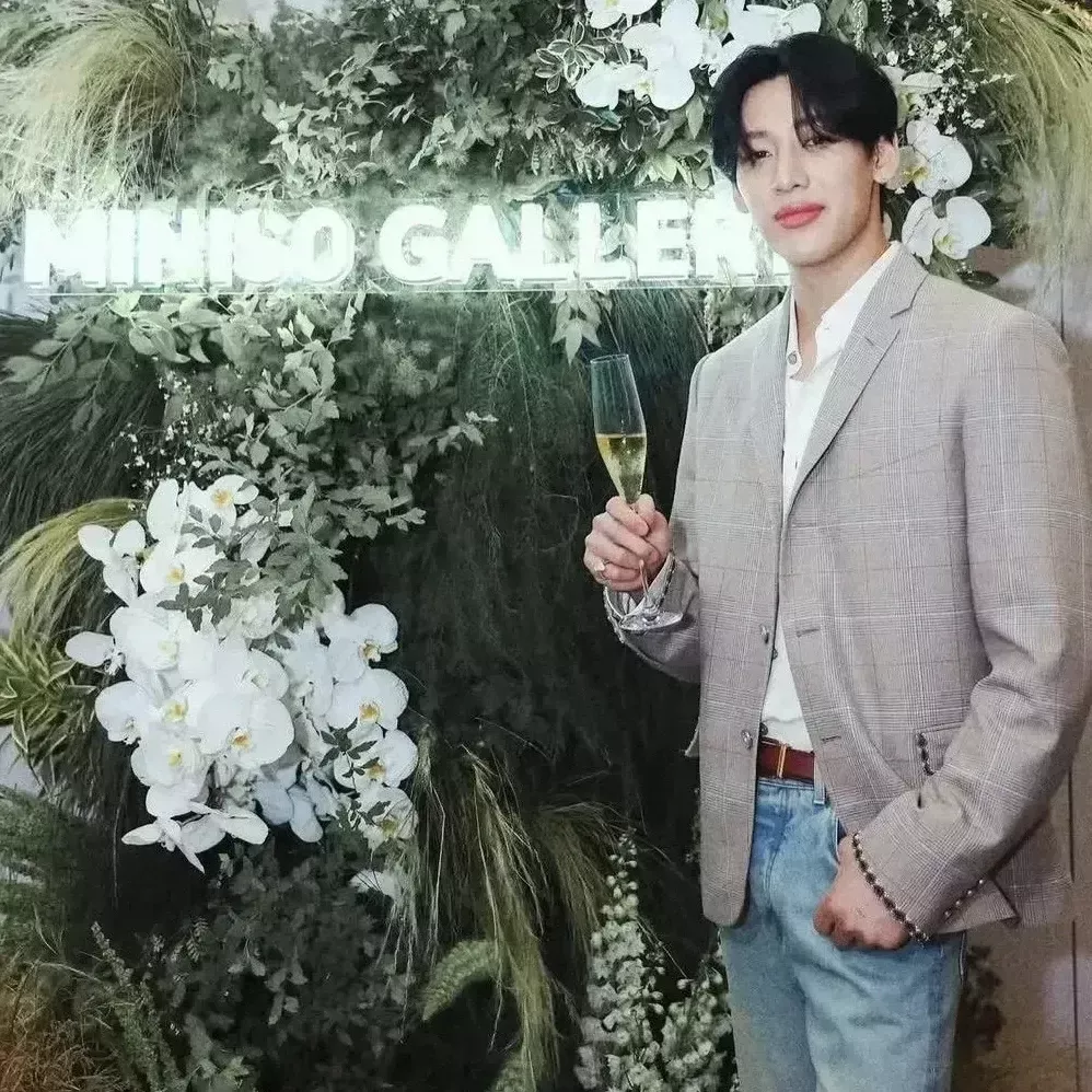 A moment captured by Bambam (GOT7)'s fan